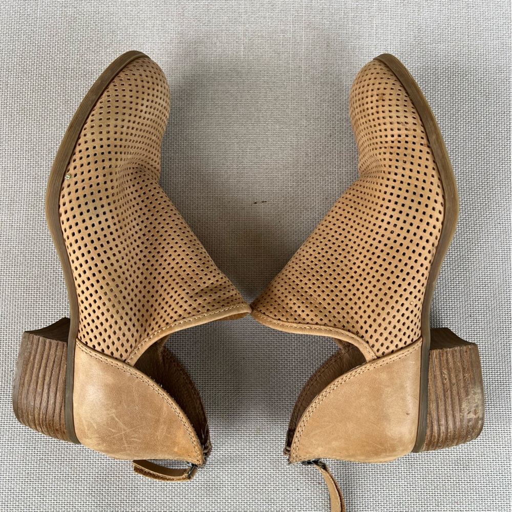 Size 8. Good condition